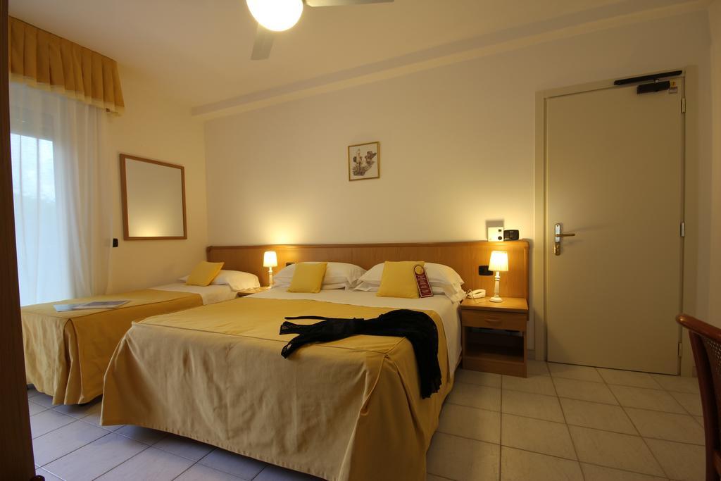 Hotel Miramare 포르데데이마르미 객실 사진