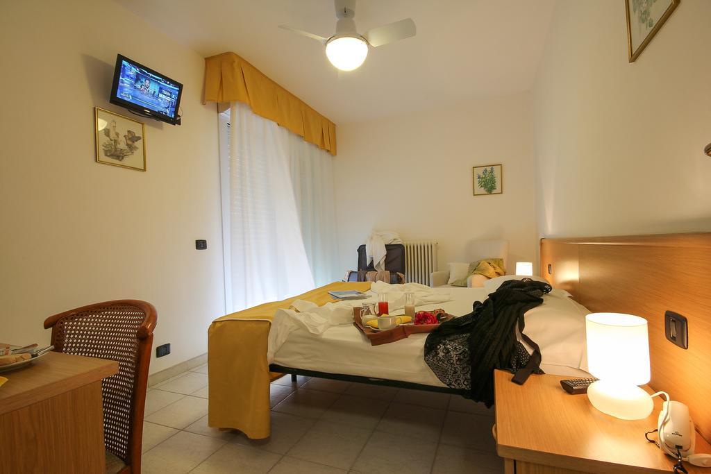 Hotel Miramare 포르데데이마르미 객실 사진