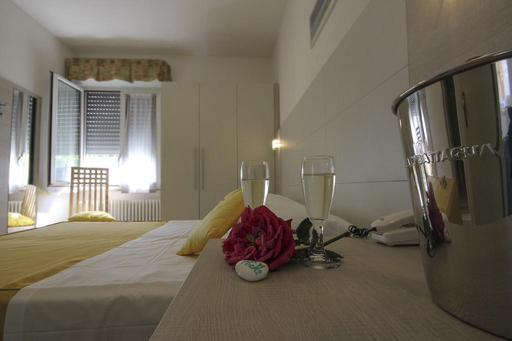 Hotel Miramare 포르데데이마르미 객실 사진